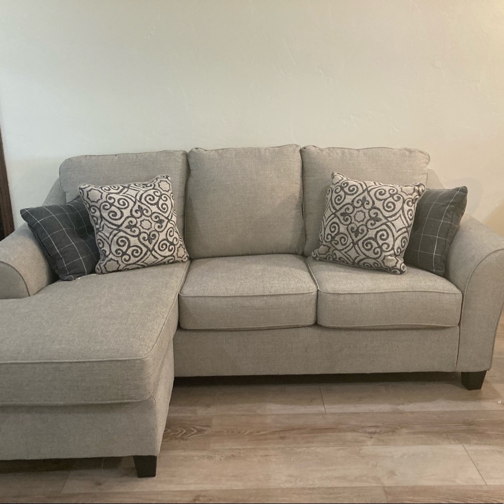 Two sets decorative pillows